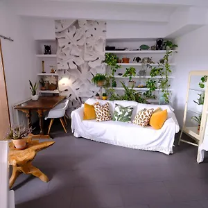 Couette-café Casa Guest House, For Mountain Lovers!